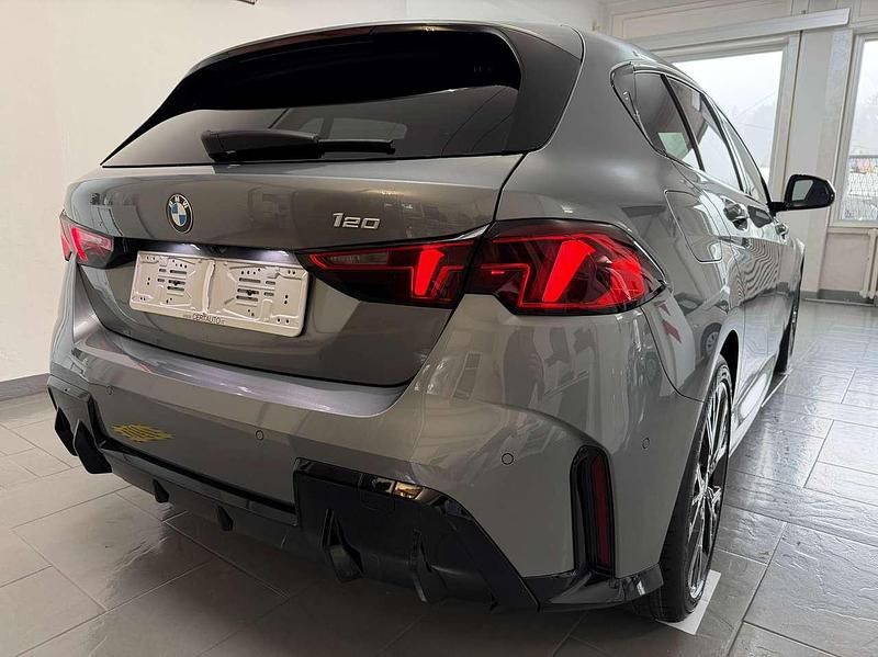 Nuova BMW 120 M Sport 170 CV (125 kW) 2026 Skyscraper grey Utilitaria