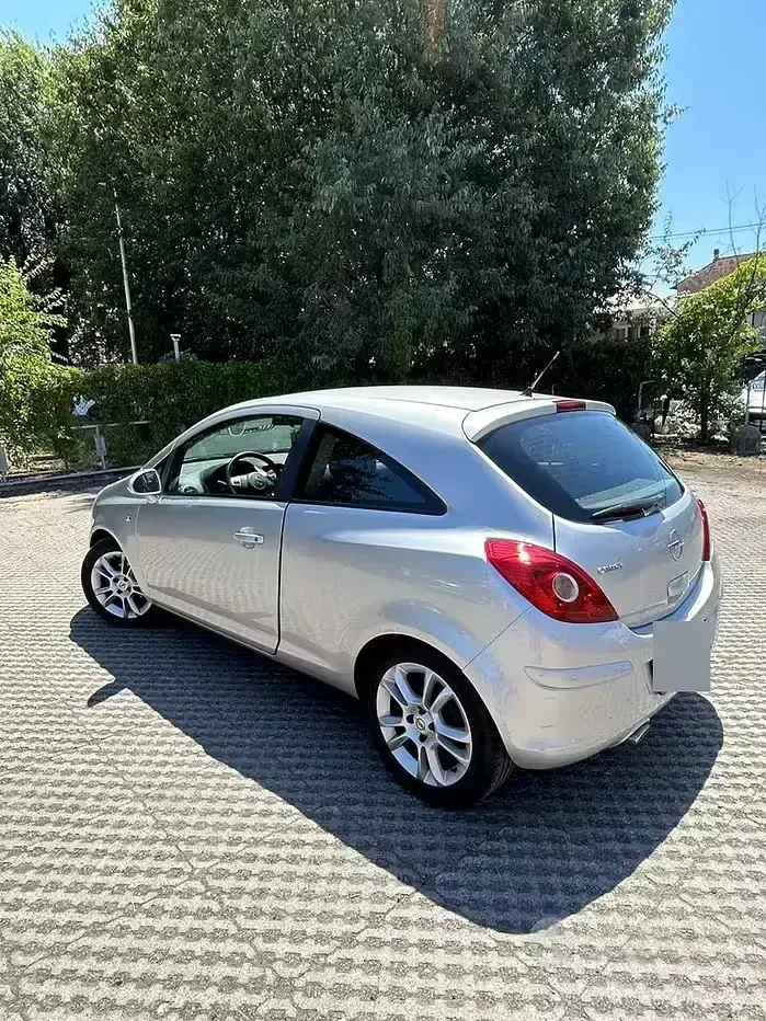 Usata Opel Corsa Sport 90 CV (66 kW) 2008 Grigio Utilitaria