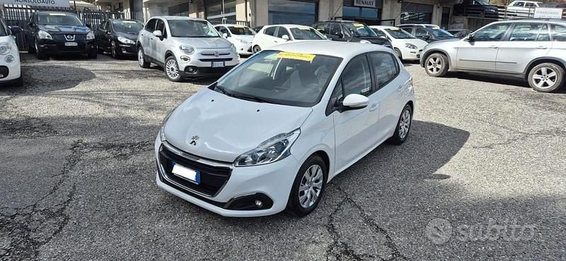 Usata Peugeot 208 Active 101 CV (74 kW) 2019 Bianco Utilitaria