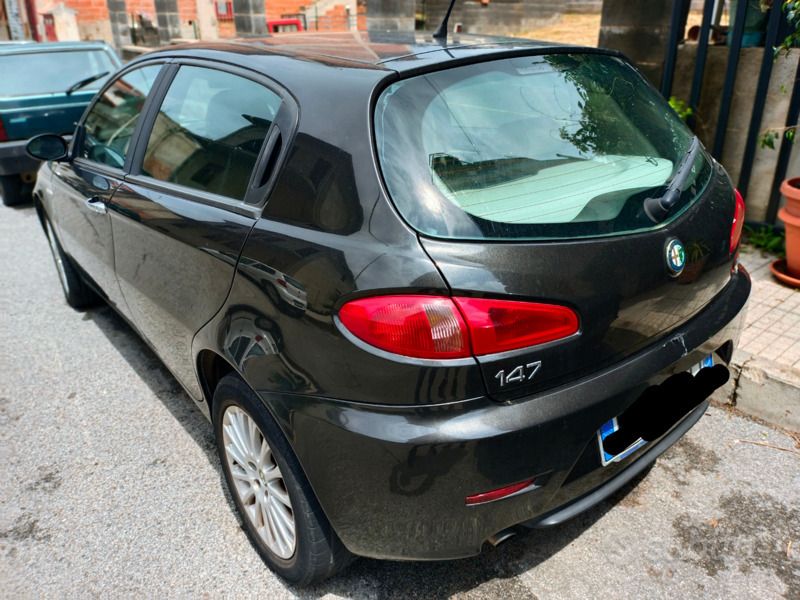 Usata Alfa Romeo 147 120 CV (88 kW) 2006 Nero Utilitaria