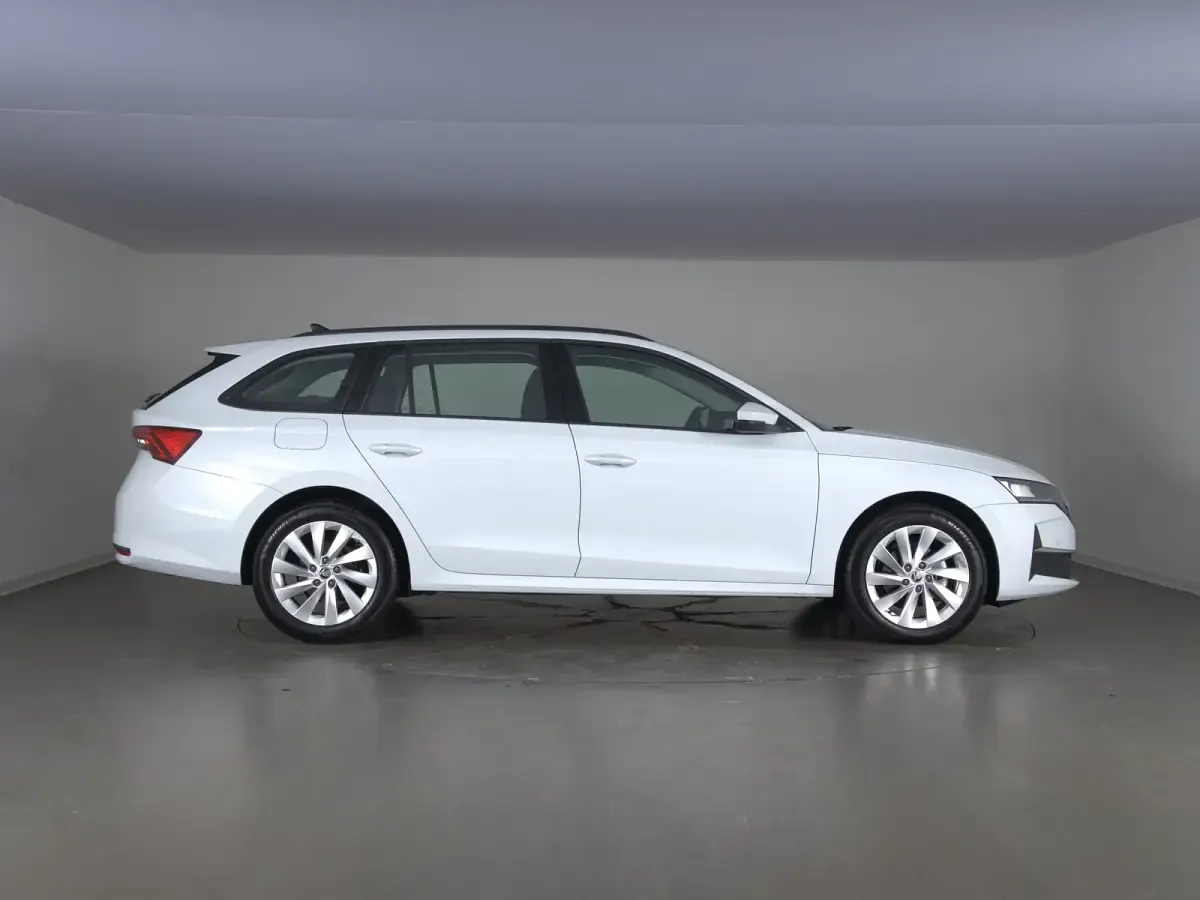 Usata Skoda Octavia Style 150 CV (110 kW) 2024 Bianco Station wagon