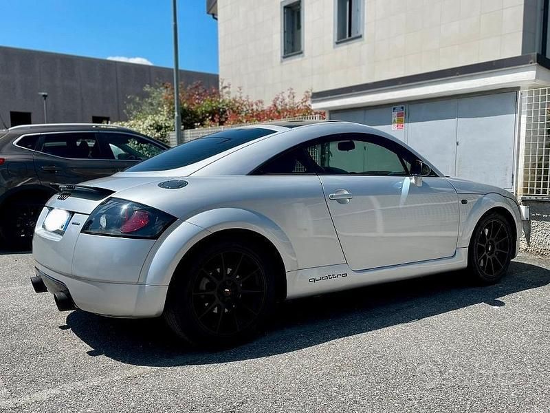 Usata Audi TT 225 CV (165 kW) 1999 Grigio Coupé