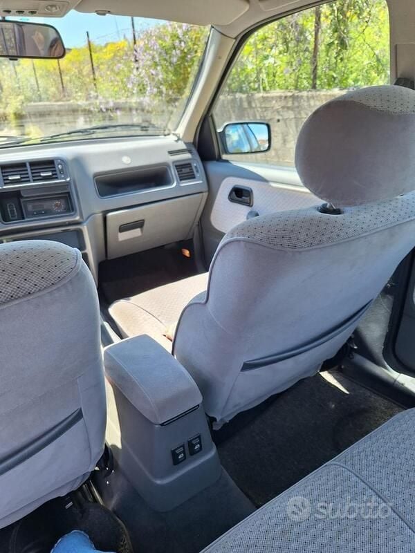 Usata Ford Sierra Ghia 122 CV (89 kW) 1992 Grigio Berlina