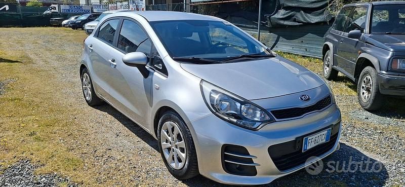 Usata Kia Rio 84 CV (61 kW) 2016 Grigio Utilitaria