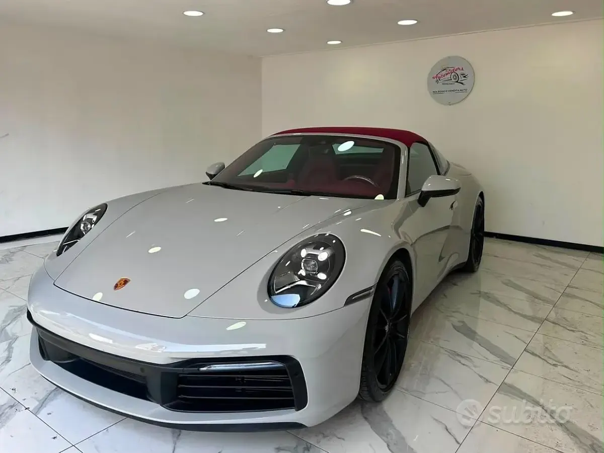 Usata Porsche 911 385 CV (283 kW) 2023 Grigio Cabrio