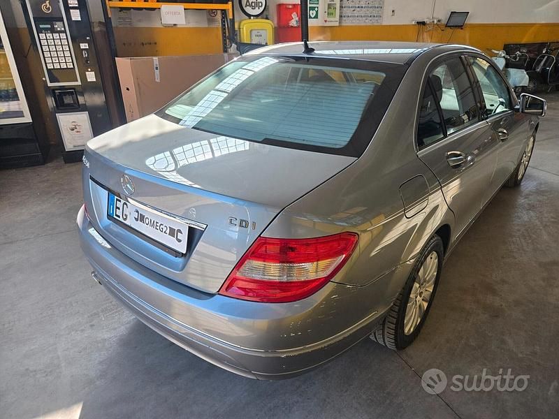 Usata Mercedes C220 170 CV (125 kW) 2011 Grigio Berlina