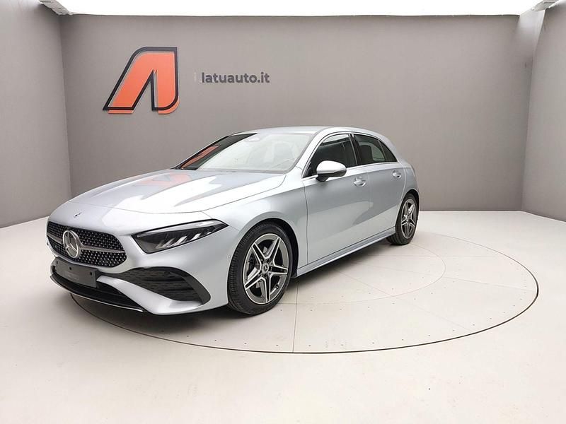 Usata Mercedes A180 AMG Line Premium 136 CV (100 kW) 2025 Argento hightech Utilitaria