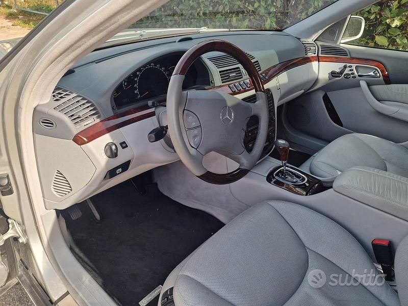 Usata Mercedes S500 306 CV (225 kW) 2000 Grigio Berlina