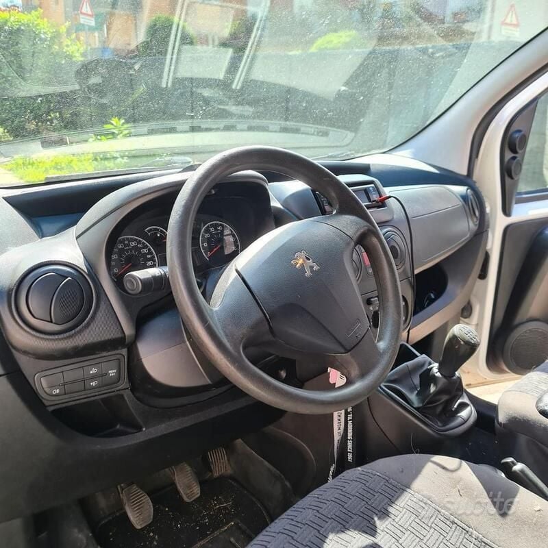 Usata Peugeot Bipper 75 CV (55 kW) 2010 Bianco Monovolume