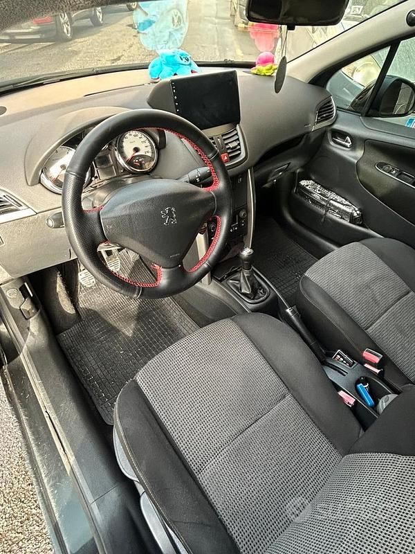 Usata Peugeot 207 70 CV (51 kW) 2009 Utilitaria