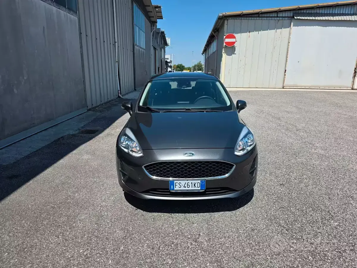 Usata Ford Fiesta 70 CV (51 kW) 2019 Grigio Utilitaria