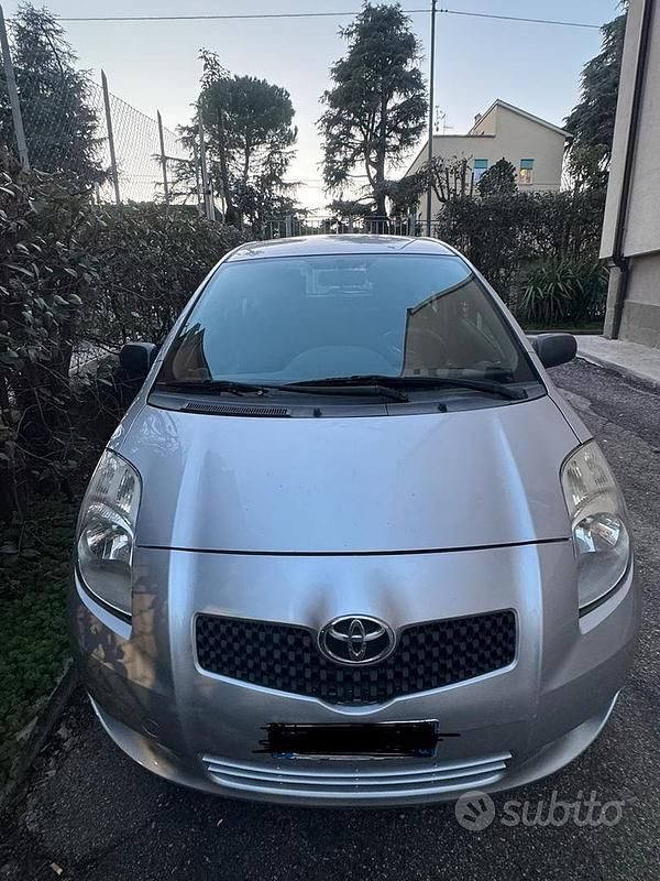 Usata Toyota Yaris 2009 Grigio Utilitaria