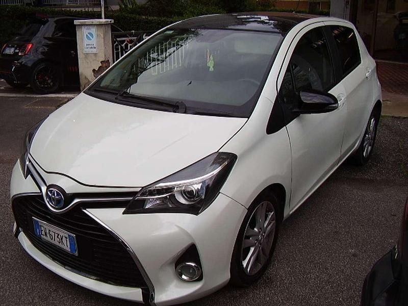 Usata Toyota Yaris Hybrid Style 75 CV (55 kW) 2014 Bianco Berlina