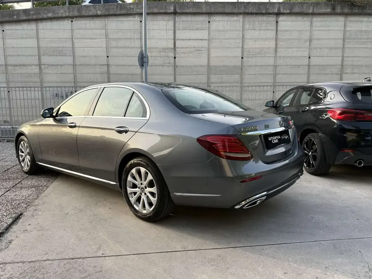 Usata Mercedes E220 194 CV (142 kW) 2017 Grigio Berlina