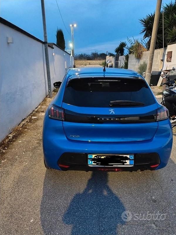 Usata Peugeot 208 Allure 75 CV (55 kW) 2022 Blu Utilitaria