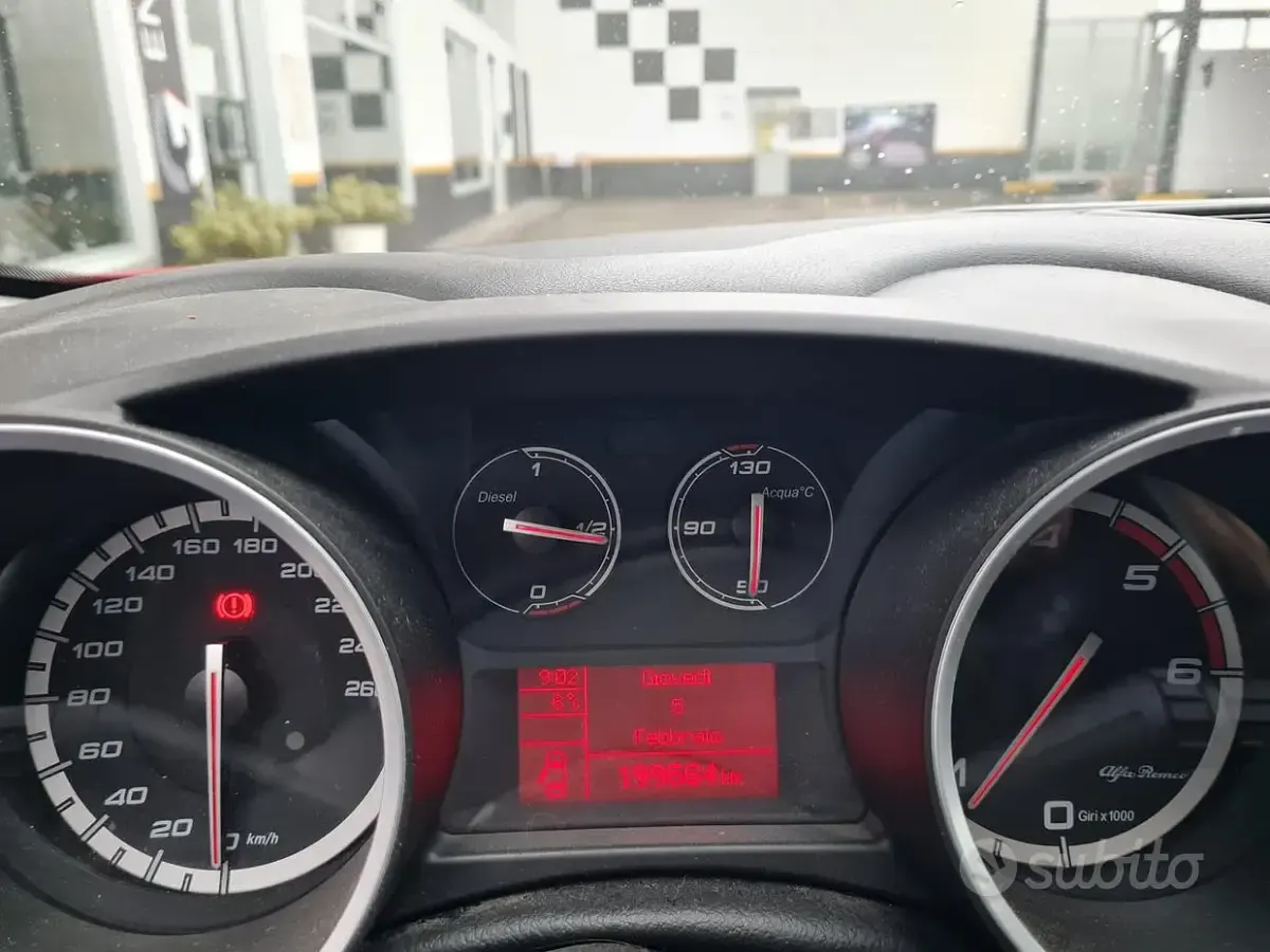 Second-hand Alfa Romeo Giulietta Distinctive 150 CP (110 kW) 2014 Roșu Hatchback