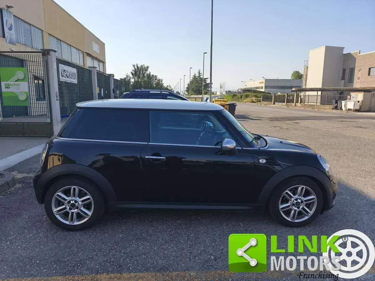 Usata Mini Cooper D 111 CV (81 kW) 2011 Nero Utilitaria