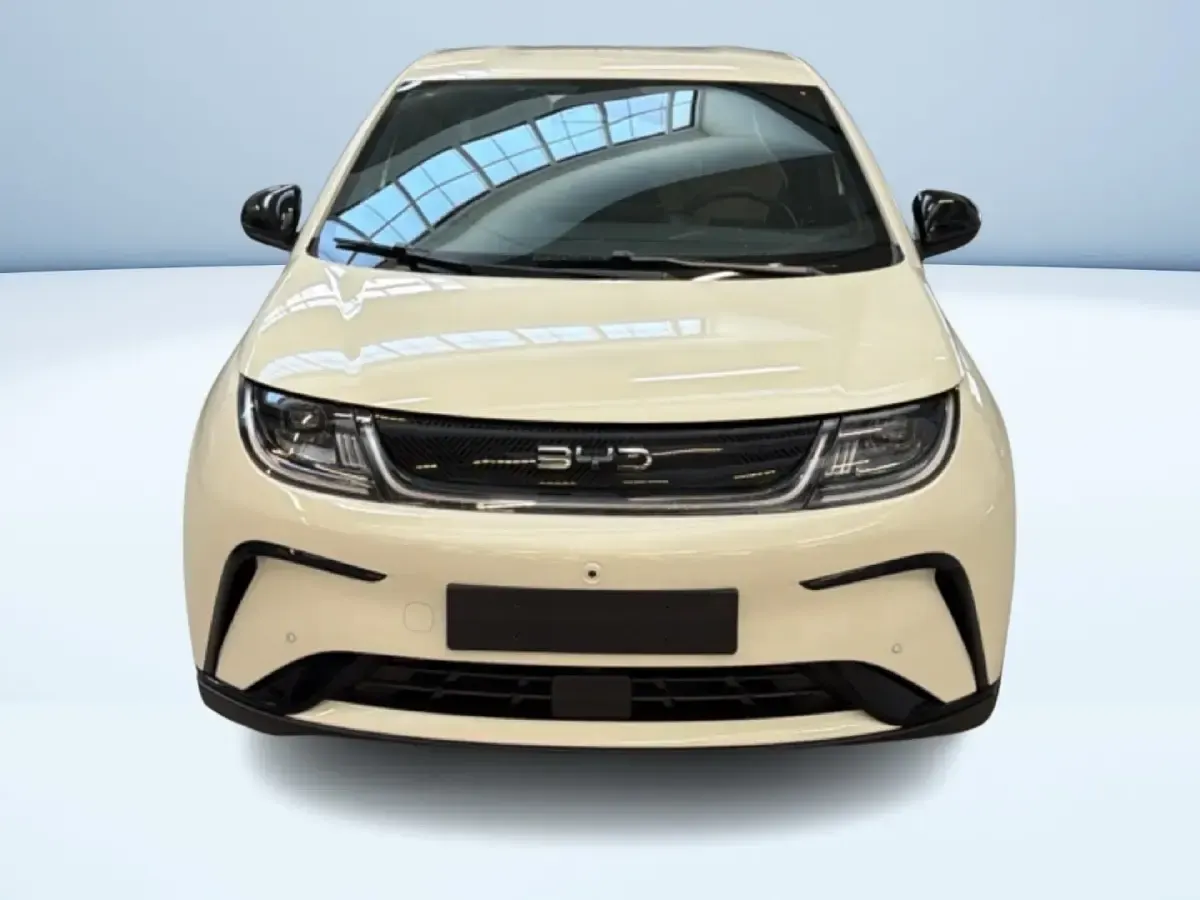 Nuova BYD Dolphin Comfort 150 kW (204 CV) 2026 Bianco pastello Utilitaria