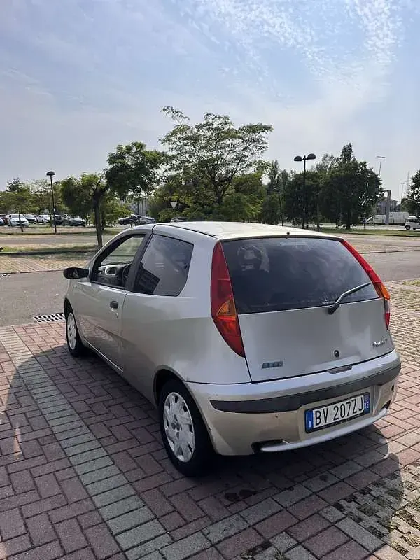 Usata Fiat Punto 60 CV (44 kW) 2001 Utilitaria