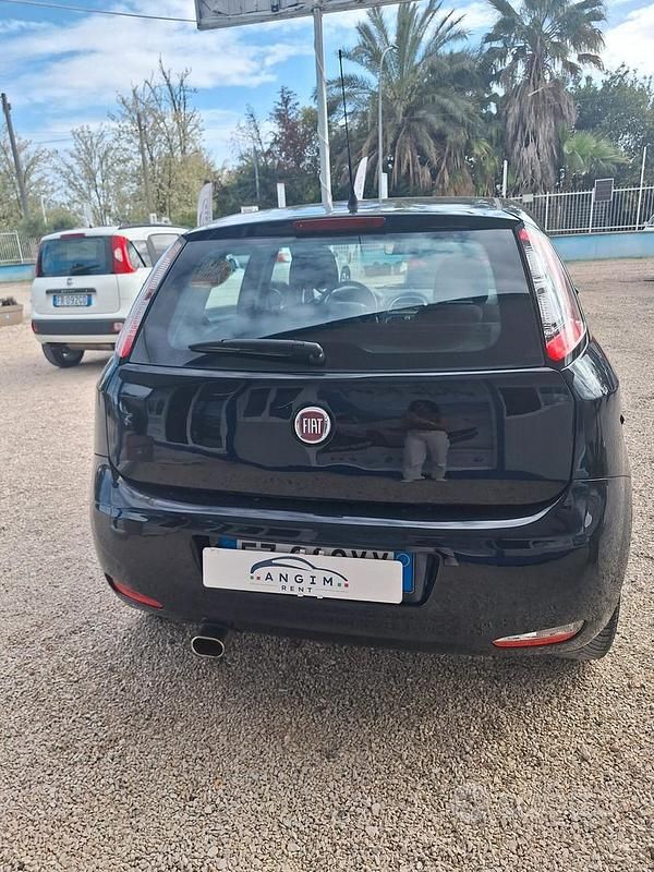 Usata Fiat Punto Lounge 77 CV (56 kW) 2015 Nero Utilitaria