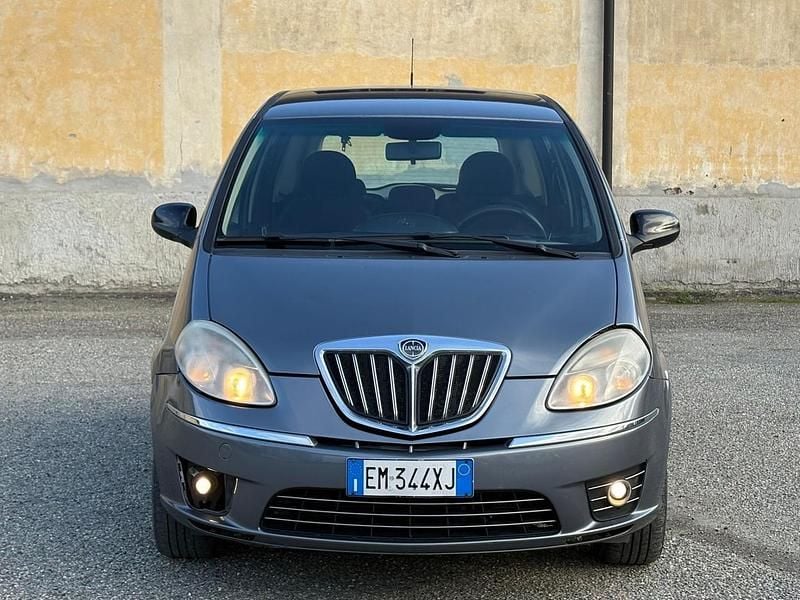 Usata Lancia Musa S 95 CV (69 kW) 2012 Grigio Monovolume