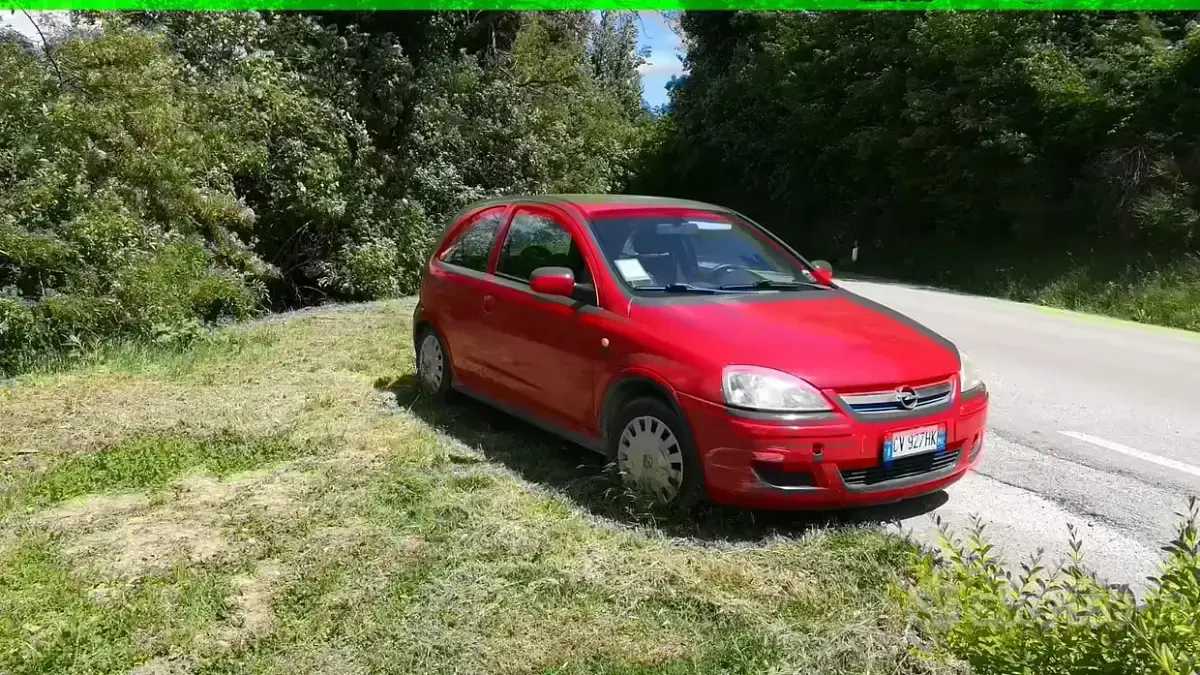 Usata Opel Corsa 80 CV (58 kW) 2005 Rosso Utilitaria
