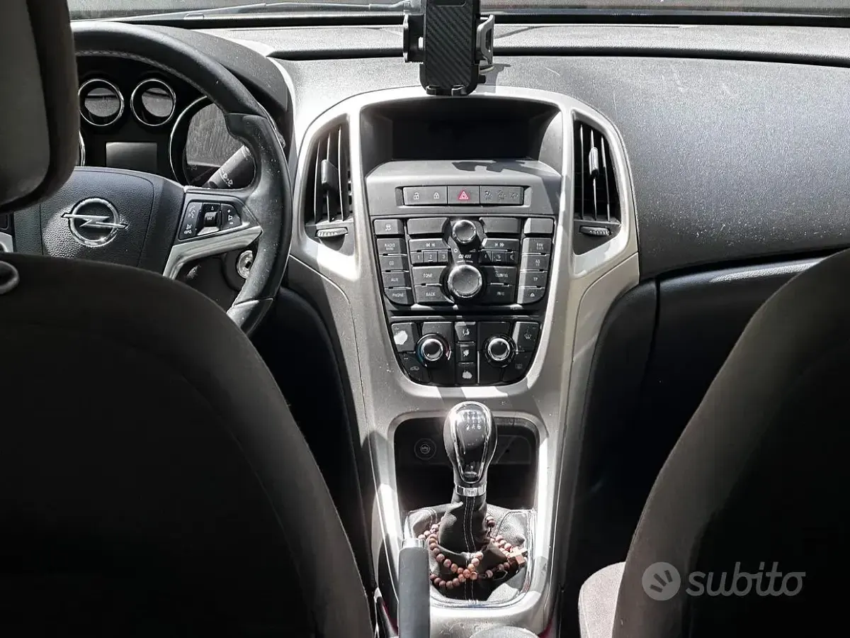 Usata Opel Astra 101 CV (74 kW) 2010 Grigio Berlina