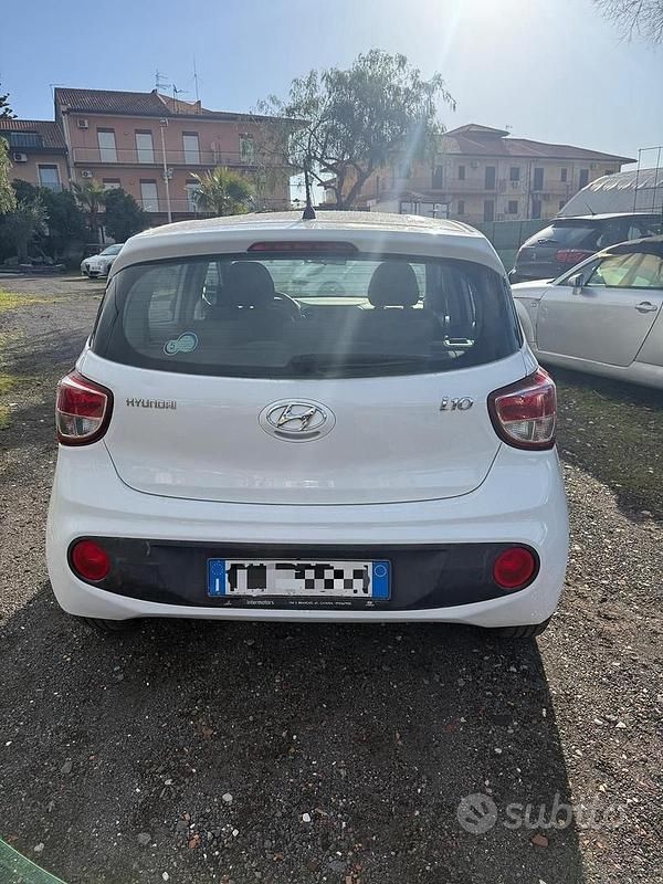 Usata Hyundai i10 Style 83 CV (61 kW) 2017 Bianco Utilitaria
