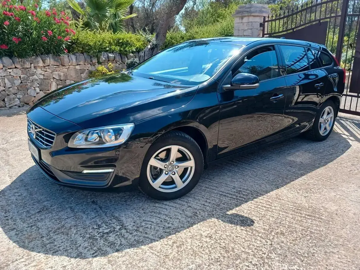 Usata Volvo V60 Kinetic 115 CV (84 kW) 2015 Nero Station wagon
