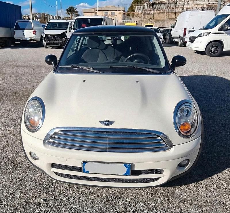 Usata Mini Cooper D 109 CV (80 kW) 2009 Bianco Utilitaria