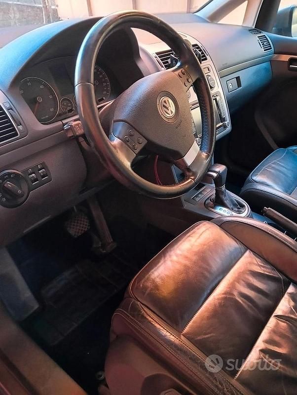 Usata VW Touran 140 CV (102 kW) 2010 Grigio Monovolume