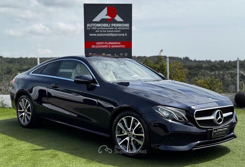 Usata Mercedes E220 194 CV (142 kW) 2018 Blu Coupé