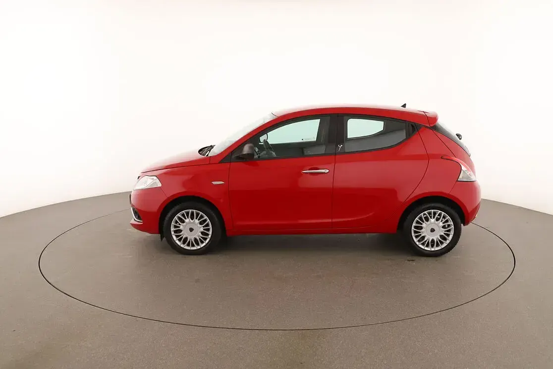 Usata Lancia Ypsilon Silver 70 CV (51 kW) 2015 Rosso Utilitaria
