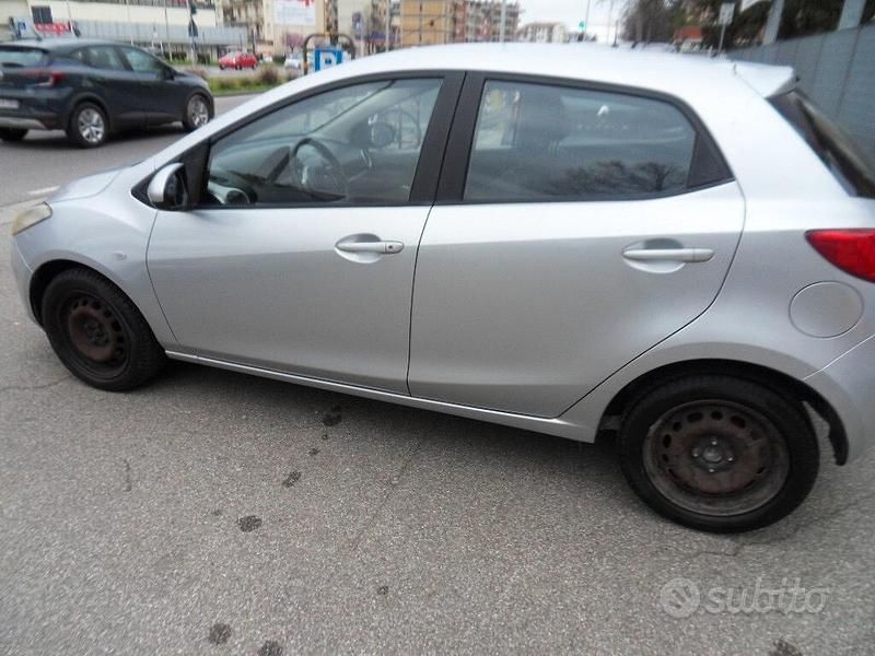 Usata Mazda 2 Style 74 CV (54 kW) 2007 Grigio Utilitaria