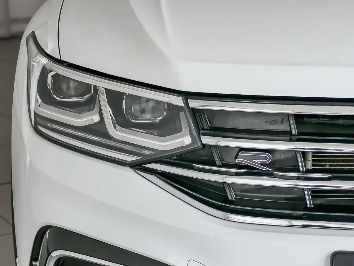 Usata VW Tiguan R-line 150 CV (110 kW) 2022 Pure white SUV