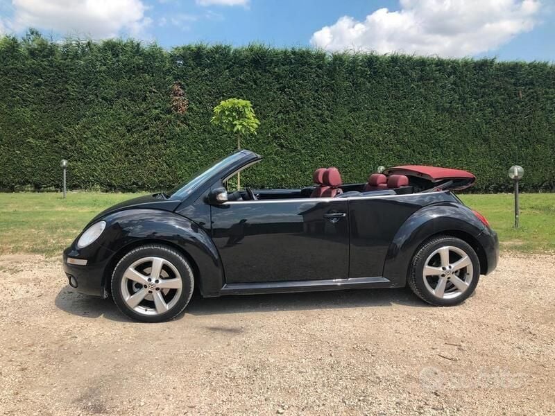 Nero Usata 2009 VW Beetle Cabrio | 7000 € (Buon prezzo) - Immagine 1/4
