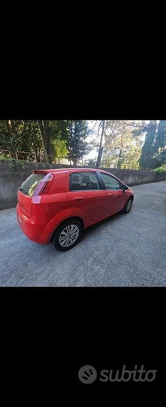 Usata Fiat Grande Punto 77 CV (56 kW) 2007 Rosso Utilitaria