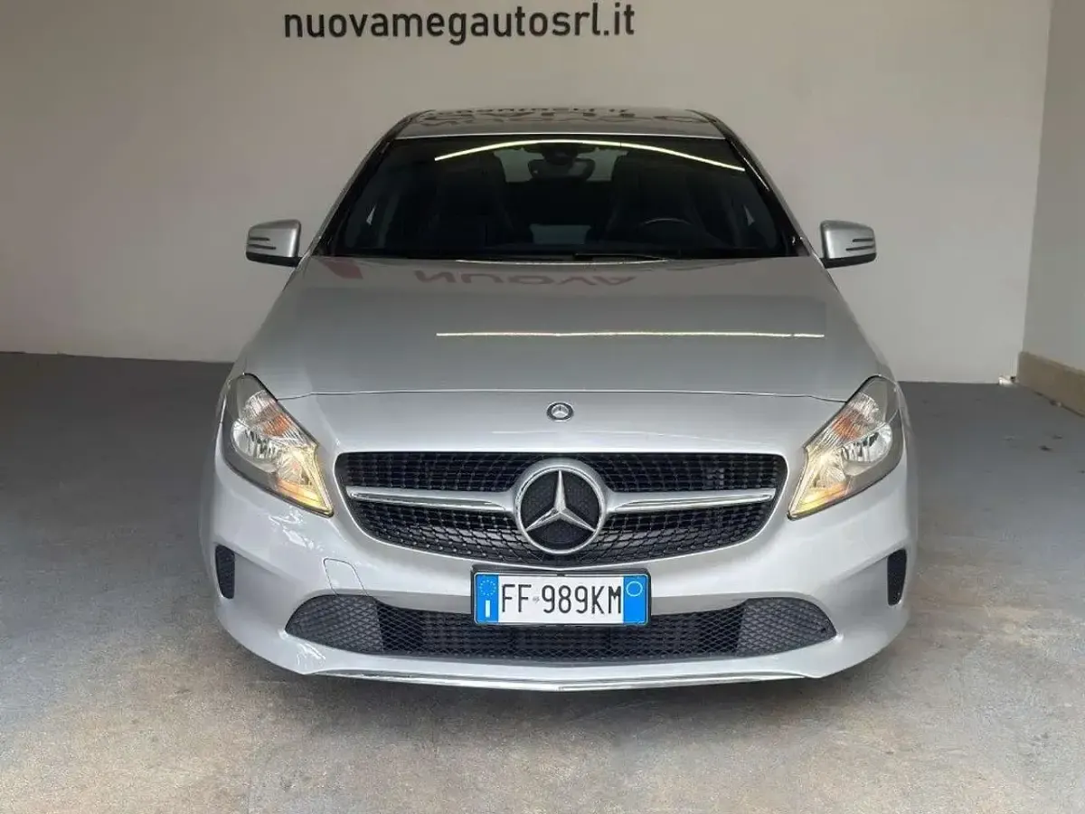 Usata Mercedes A180 122 CV (89 kW) 2016 Grigio Utilitaria