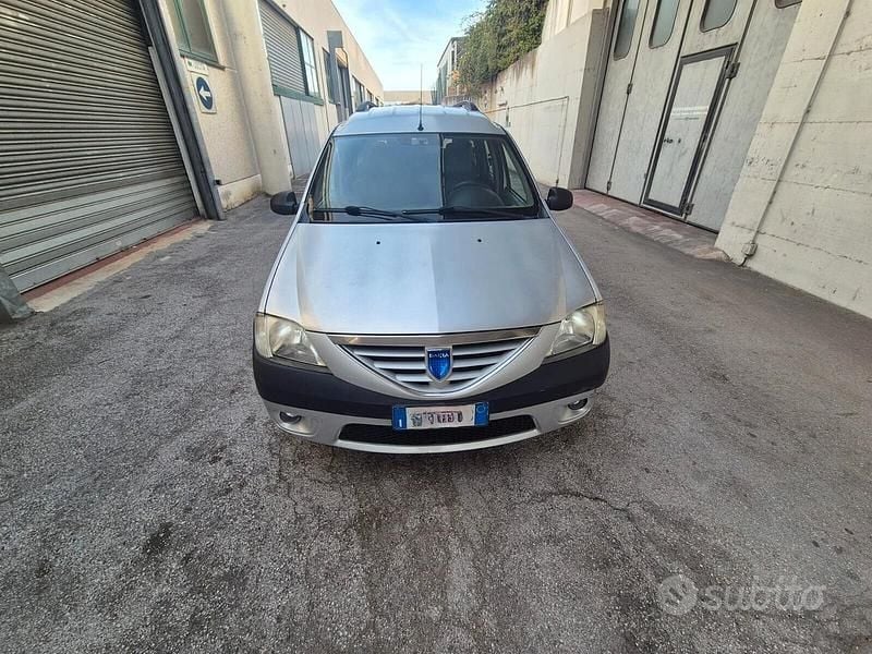 Argento Usata 2007 Dacia Logan MCV Lauréate Tre volumi | 2350 € (Ottimo prezzo) - Immagine 1/4