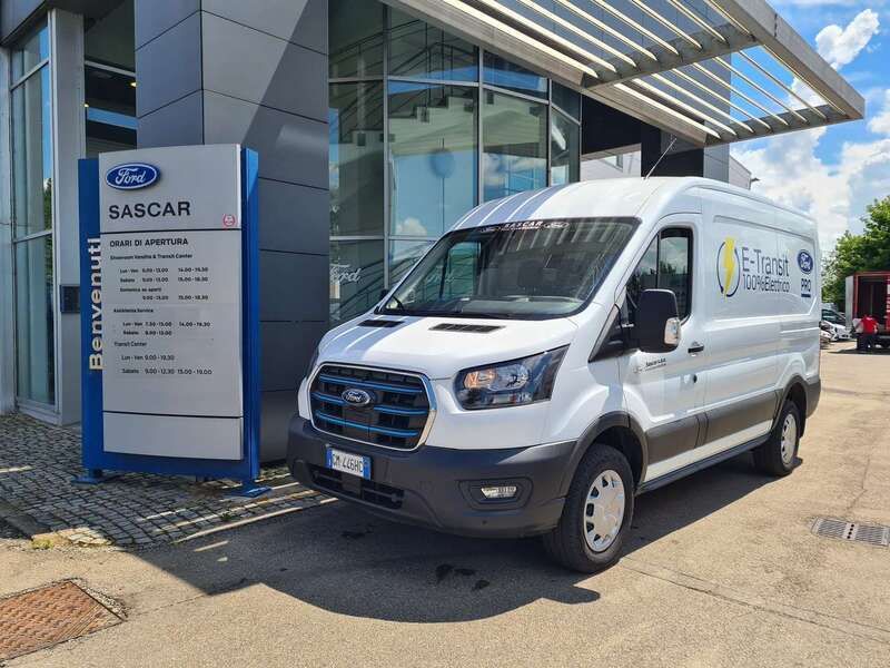 Usata Ford Transit Trend 135 kW (184 CV) 2023 Frozen white Furgone