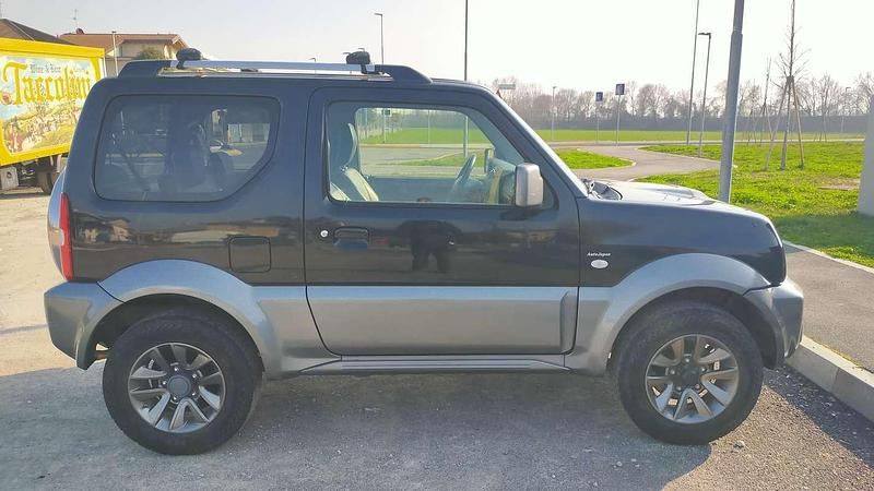 Usata Suzuki Jimny 86 CV (63 kW) 2016 Nero SUV