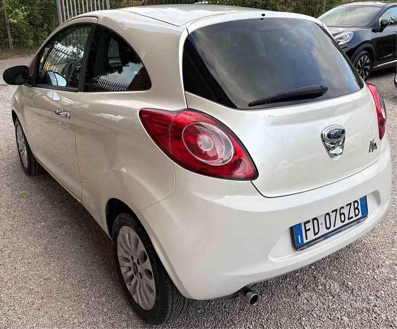Begagnad Ford Ka Plus Titanium 69 HK (50 kW) 2016 Vit Halvkombi