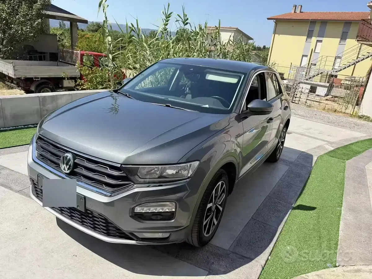 Usata VW T-Roc 150 CV (110 kW) 2019 Grigio SUV