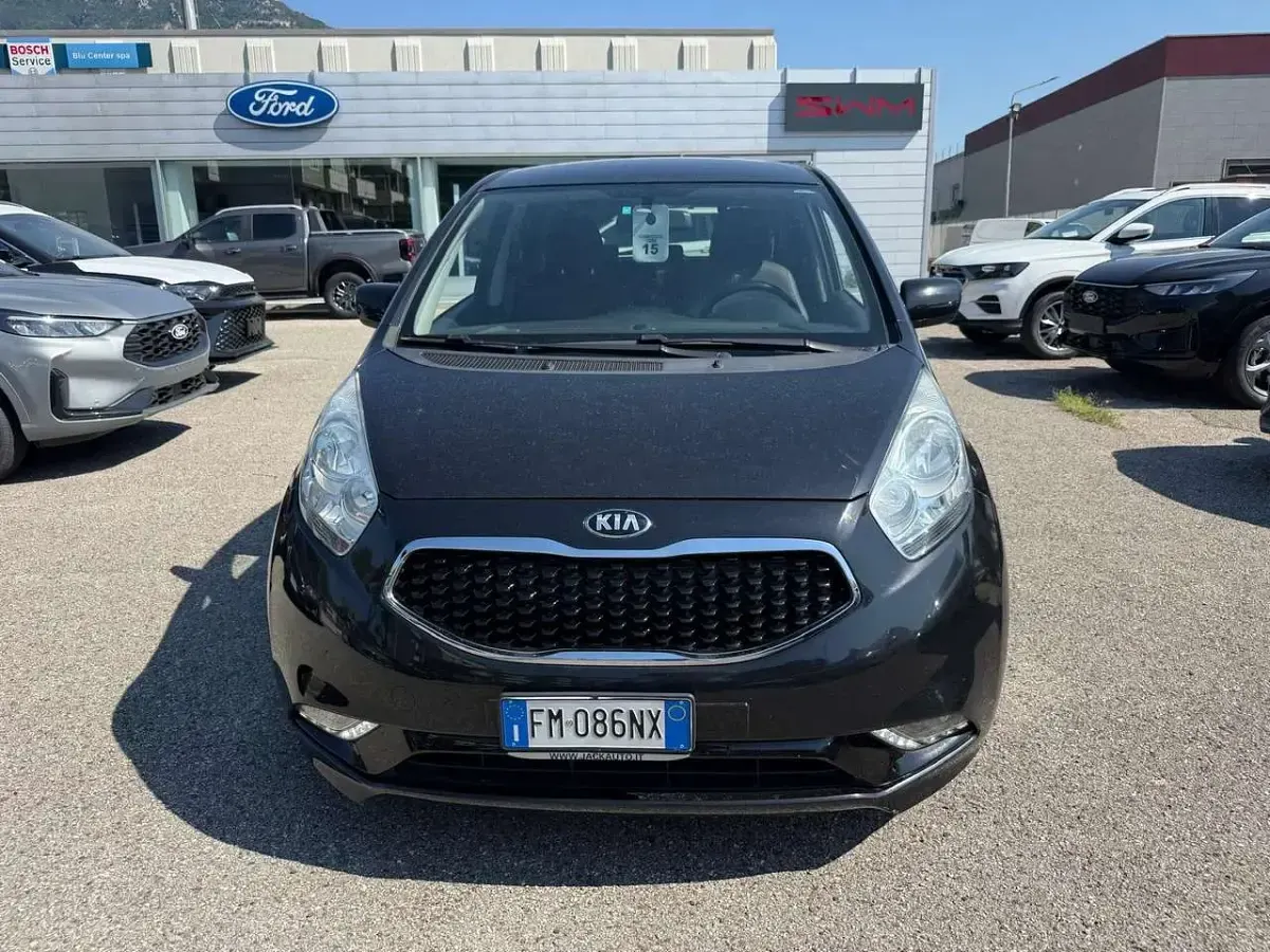 Usata Kia Venga Active 90 CV (66 kW) 2017 Nero Utilitaria