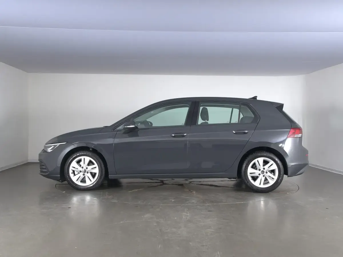 Usata VW Golf VIII Life 110 CV (80 kW) 2022 Urano grey Berlina