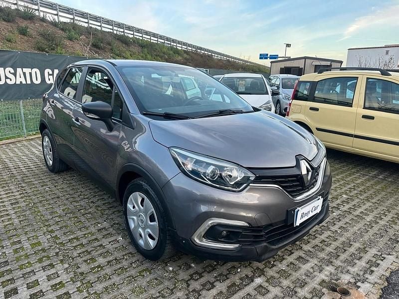 Usata Renault Captur Life 90 CV (66 kW) 2019 Grigio SUV