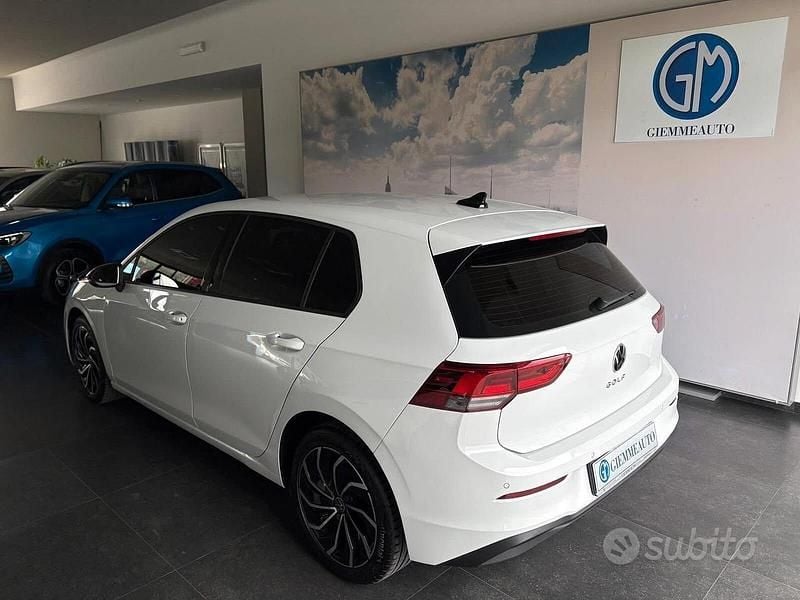 Używany VW Golf VII Life 150 KM (110 kW) 2021 Biały Hatchback