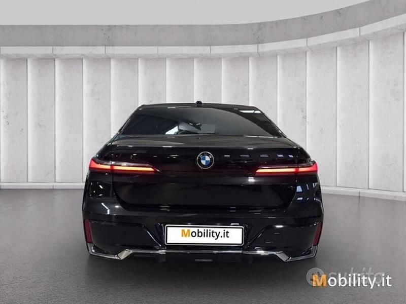 Usata BMW 740 M Sport 299 CV (219 kW) 2025 Nero Berlina