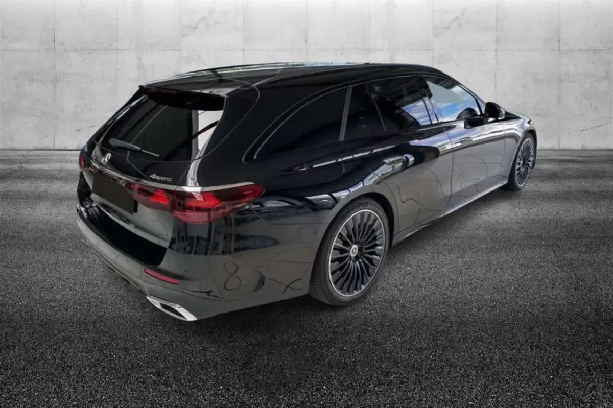 Usata Mercedes E300 AMG Line Premium 306 CV (225 kW) 2024 Nero Station wagon
