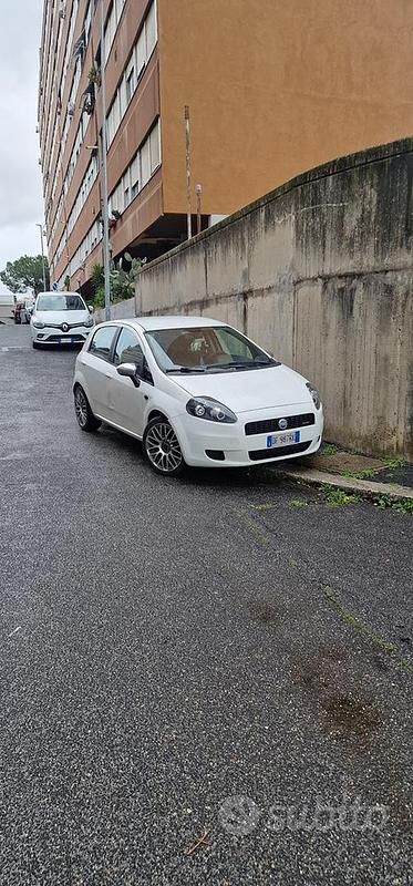 Usata Fiat Grande Punto 75 CV (55 kW) 2006 Bianco Utilitaria